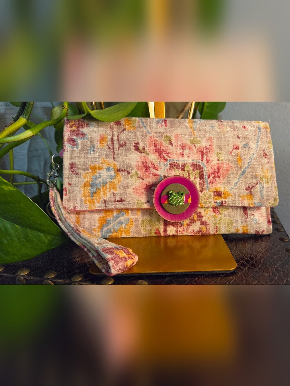 🌸 Boutique Floral Wristlet Clutch with Whimsical Frog Accent 🐸